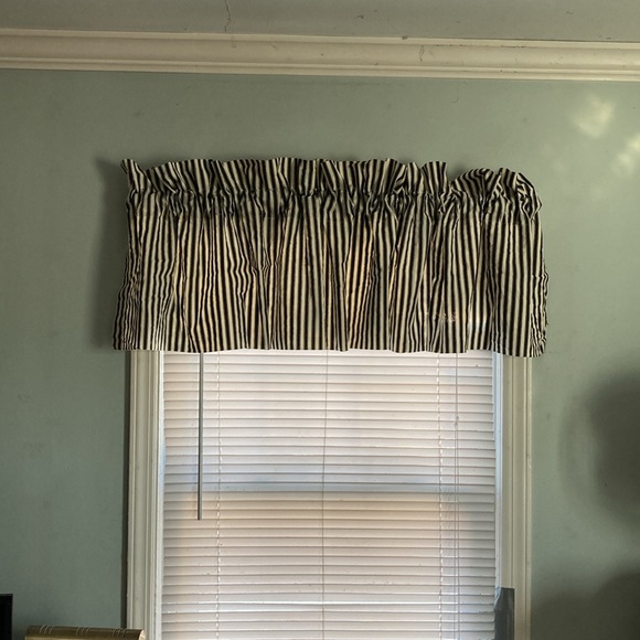 Black & white striped valance (set of 2) - Picture 6 of 9